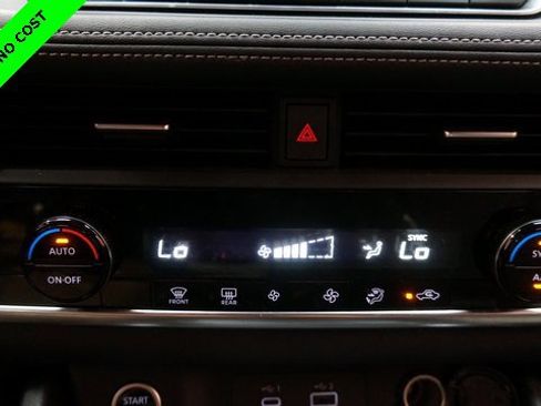 Used 2023 Nissan Rogue SV image 17