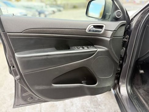 Used 2018 Jeep Grand Cherokee Altitude image 20