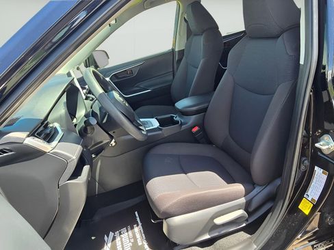 Used 2025 Toyota RAV4 LE AWD/4WD image 27