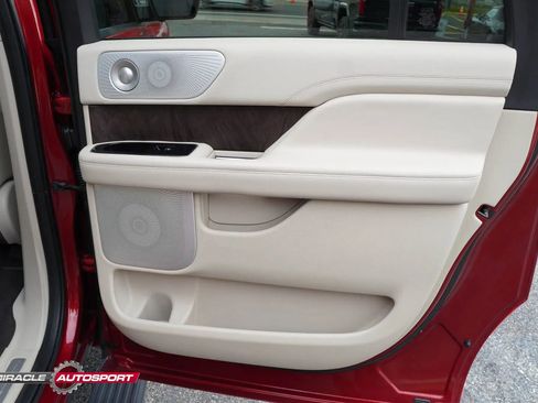 Used 2019 Lincoln Navigator L Reserve image 37