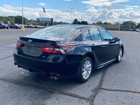Used 2023 Toyota Camry SE image 4