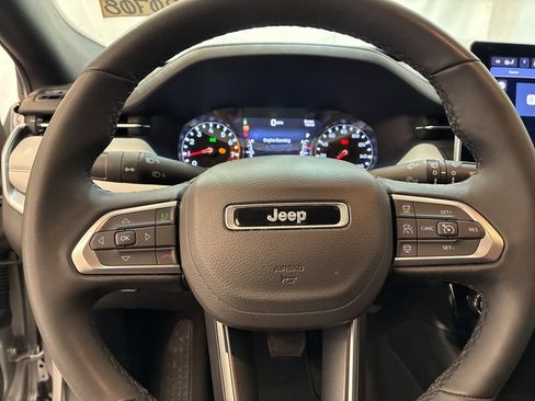 Used 2025 Jeep Compass Limited AWD/4WD image 14