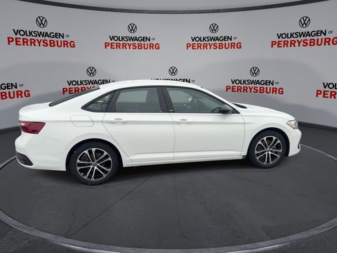 Certified 2023 Volkswagen Jetta Sport image 9