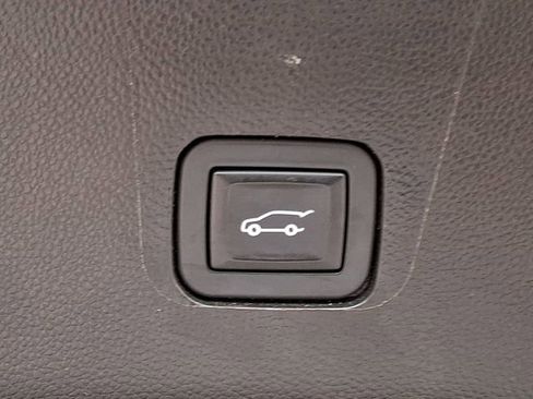 Used 2019 Chevrolet Traverse LT w/ LT Premium Package image 33