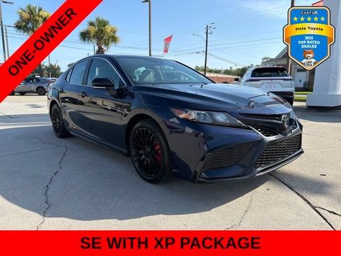 Used 2022 Toyota Camry SE FWD image 3