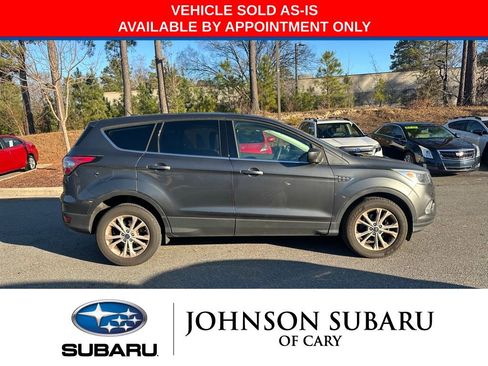 Used 2017 Ford Escape SE image 3