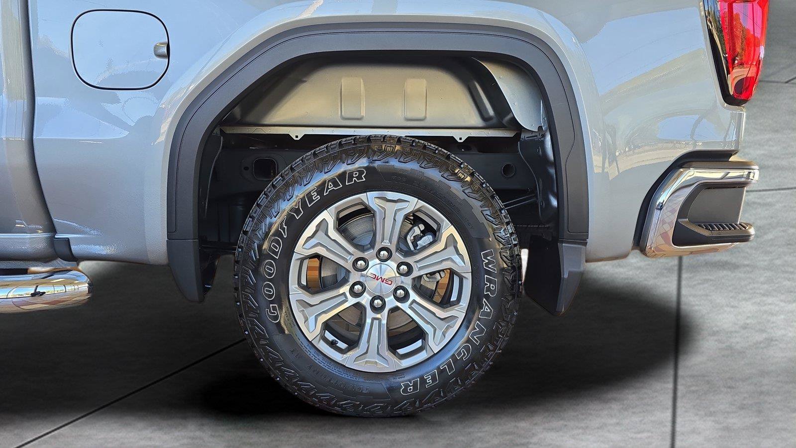 Used 2024 GMC Sierra 1500 SLE w/ LPO, GMC Protection Package AWD/4WD image 30
