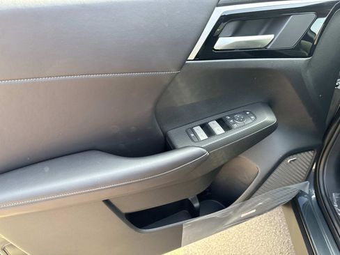 New 2025 Mitsubishi Outlander SE image 14