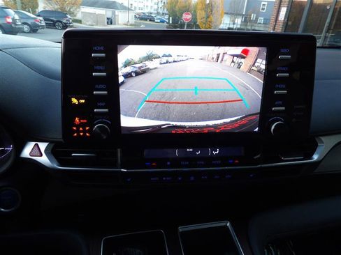 Used 2021 Toyota Sienna XLE image 21