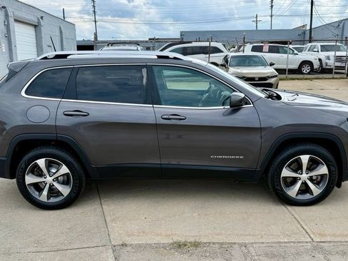 Used 2019 Jeep Cherokee Limited AWD/4WD image 5