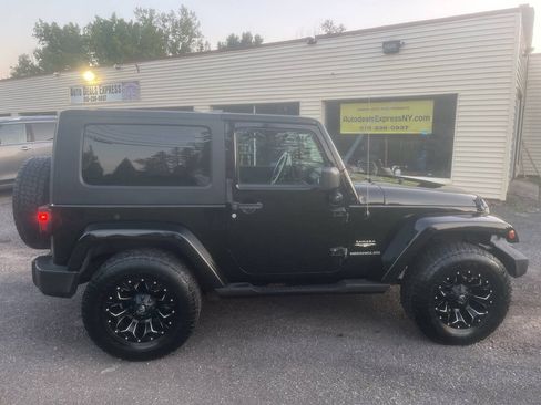 Used 2008 Jeep Wrangler Sahara w/ Dual Top Group AWD/4WD image 13