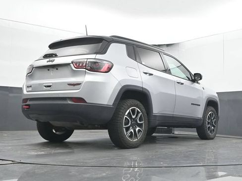Used 2025 Jeep Compass Trailhawk AWD/4WD image 22