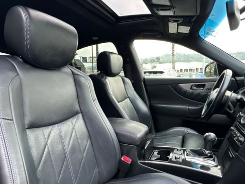 Used 2017 INFINITI QX70 AWD w/ Premium Package image 31