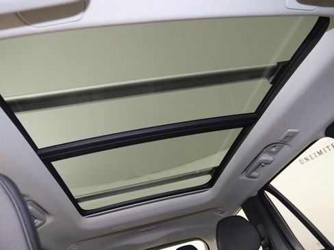 Used 2023 Volvo XC90 T8 Plus image 11