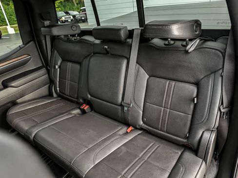 Used 2023 Chevrolet Silverado 1500 High Country w/ High Country Premium Package AWD/4WD image 17