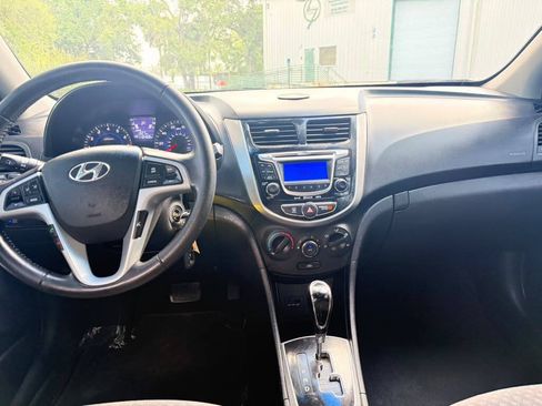 Used 2013 Hyundai Accent SE FWD image 12
