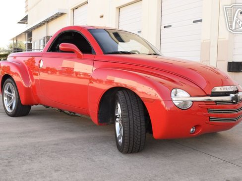 Used 2005 Chevrolet SSR w/ Preferred Equipment Group RWD image 31