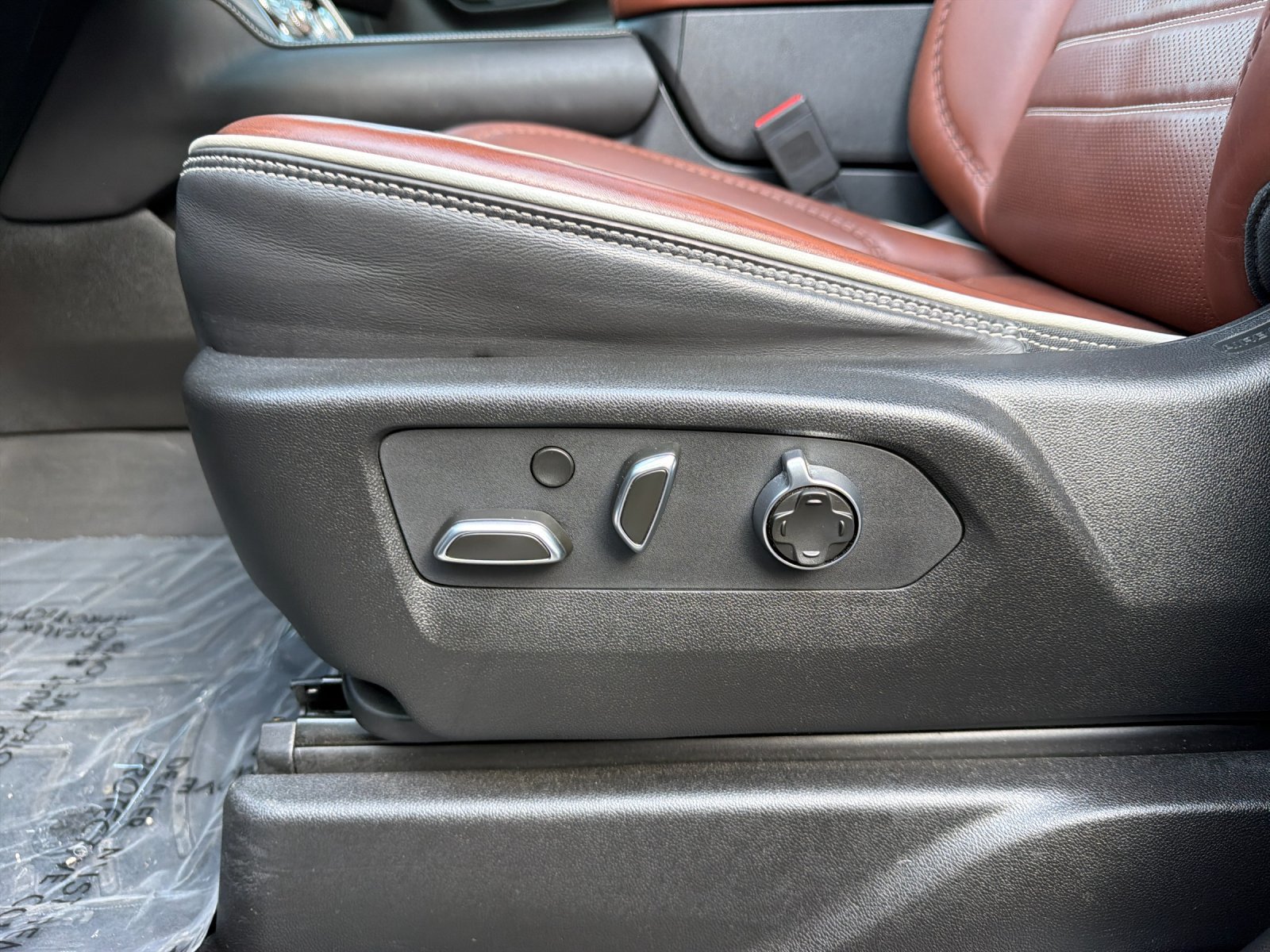 Used 2023 GMC Yukon XL Denali Ultimate AWD/4WD image 12