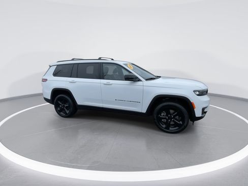 Used 2025 Jeep Grand Cherokee L Limited w/ Black Appearance Package AWD/4WD image 24