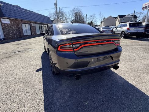 Used 2019 Dodge Charger SXT w/ Cold Weather Package image 15