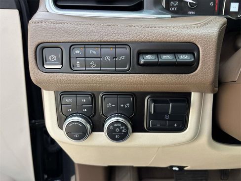 Used 2021 GMC Yukon Denali w/ Denali Ultimate Package image 23