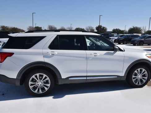 Used 2020 Ford Explorer XLT w/ Equipment Group 202A image 5