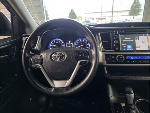 Used 2015 Toyota Highlander Limited Platinum image 13