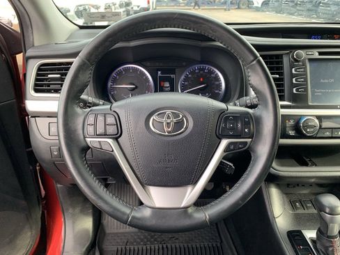 Used 2019 Toyota Highlander SE image 24
