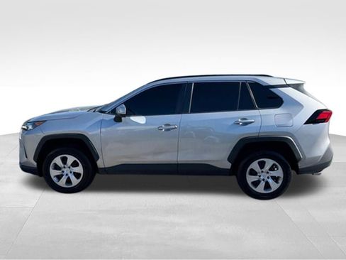Used 2021 Toyota RAV4 LE AWD/4WD image 2