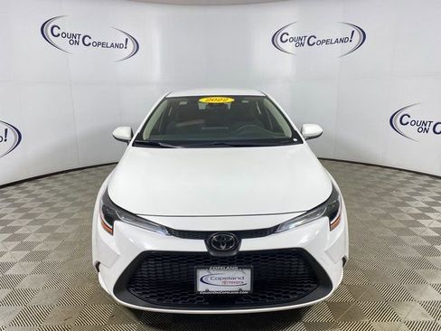 Used 2022 Toyota Corolla LE image 2
