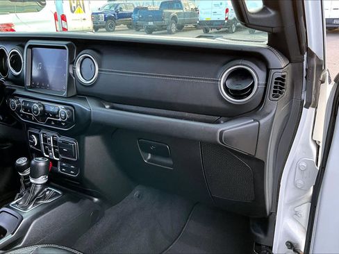 Used 2023 Jeep Wrangler Sahara w/ Cold Weather Group image 17