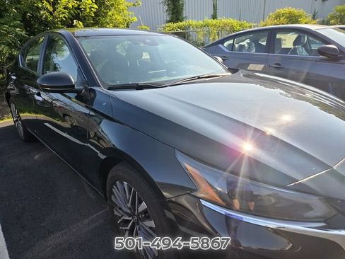 Used 2025 Nissan Altima 2.5 SV FWD image 4