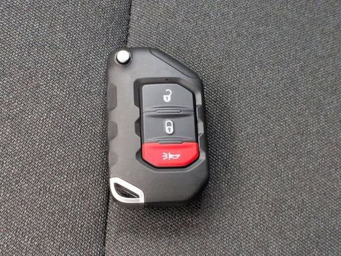 Used 2024 Jeep Wrangler Unlimited Sport AWD/4WD image 27
