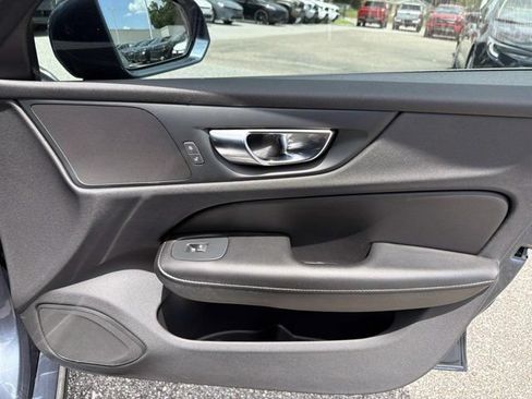 Used 2021 Volvo S60 T5 Momentum w/ Premium Package FWD image 15