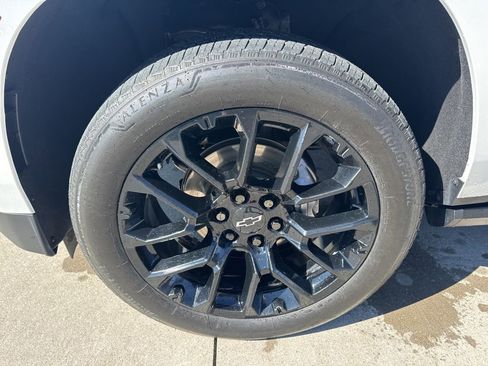 Used 2025 Chevrolet Tahoe High Country AWD/4WD image 6