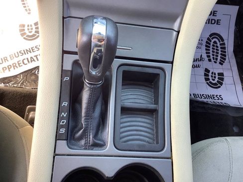 Used 2016 Ford Taurus SE FWD image 36