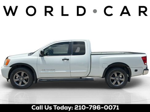 Used 2015 Nissan Titan SV w/ SV Value Truck Package RWD image 6