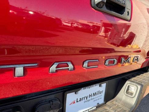 Used 2021 Toyota Tacoma TRD Off-Road w/ Technology Package image 28