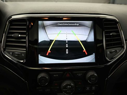 Used 2020 Jeep Grand Cherokee Limited X image 8