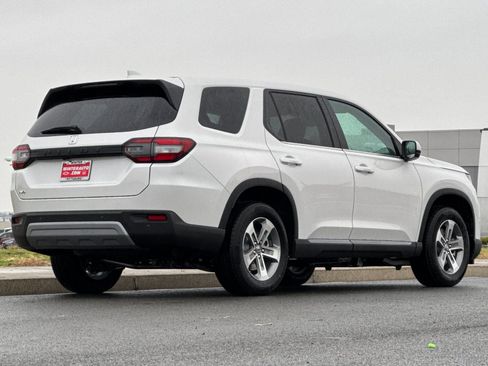 Used 2025 Honda Pilot EX-L image 4