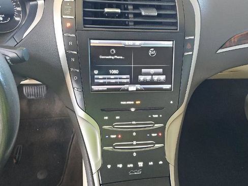 Used 2013 Lincoln MKZ FWD image 10
