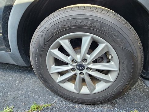 Used 2020 Kia Sorento LX image 10