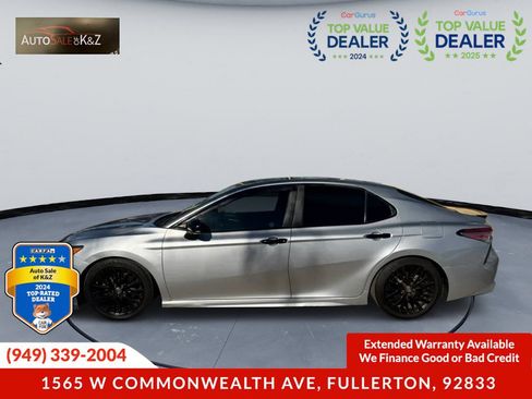 Used 2019 Toyota Camry SE FWD image 2