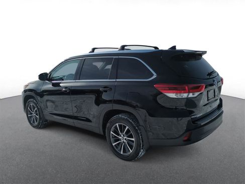 Used 2019 Toyota Highlander XLE image 6
