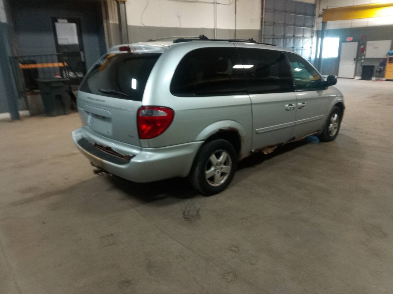 Used 2005 Dodge Grand Caravan SXT FWD image 5