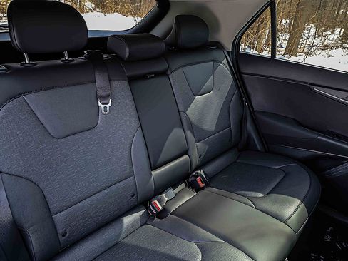 Certified 2024 Kia Niro Wave image 24