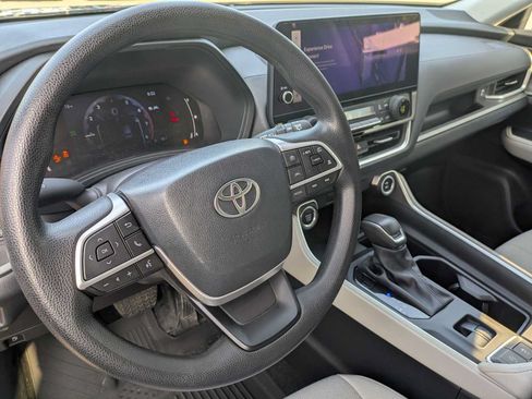 Used 2025 Toyota Grand Highlander AWD image 8