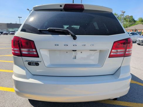 Used 2018 Dodge Journey SE w/ Connectivity Group FWD image 6