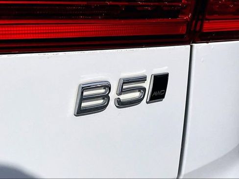 Used 2022 Volvo XC60 B5 Momentum image 24