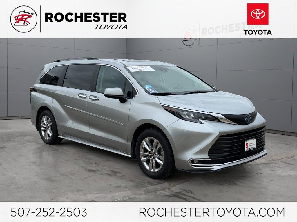 Used 2024 Toyota Sienna XLE w/ XLE Plus Package AWD/4WD image 1